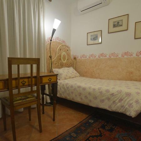 Borgo Della Rocca Bed & Breakfast Montemurlo Exterior photo